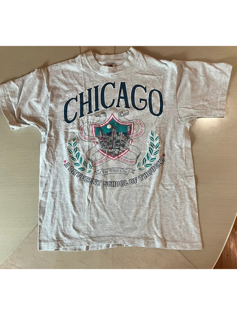 Vintage 90s Chicago Single Stitch Grey Windy City Skyline Crest Souvenir